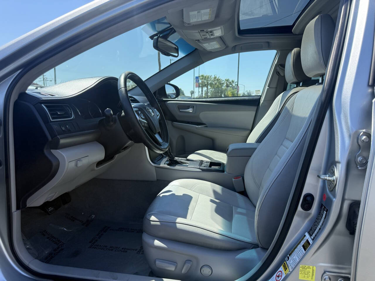 Used 2017 Toyota Camry XLE w/ Moonroof Package FWD image 9