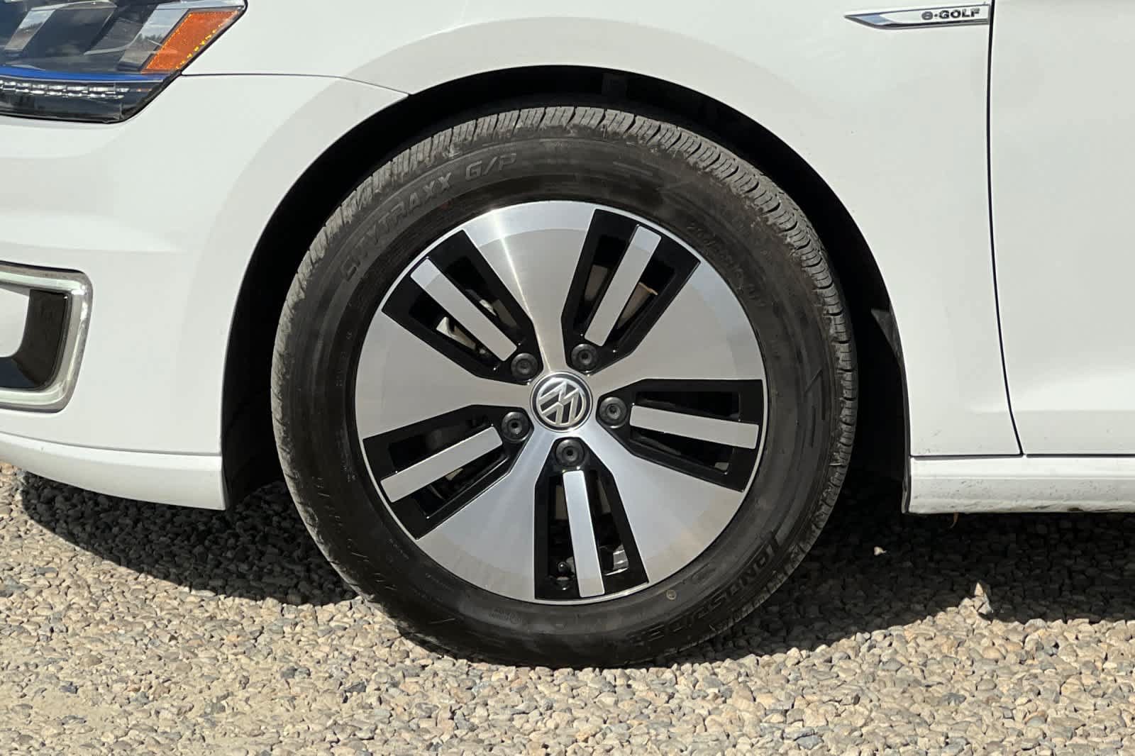 Used 2015 Volkswagen e-Golf SEL Premium FWD image 36