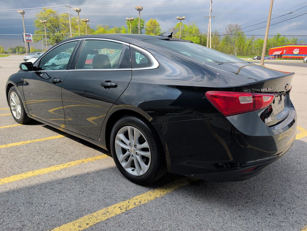 Used 2017 Chevrolet Malibu LT w/ Leather Package FWD image 5