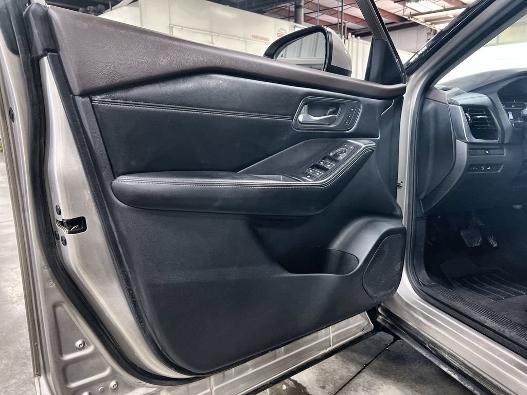 Used 2023 Nissan Rogue SL w/ SL Premium Package FWD image 16