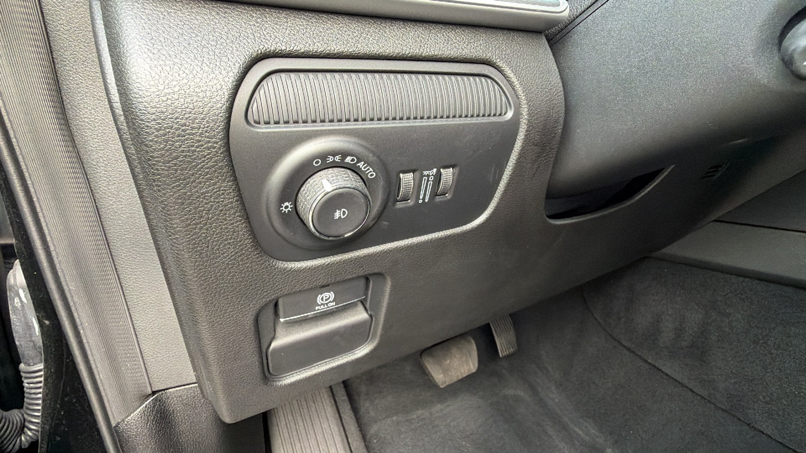 Used 2025 Jeep Wagoneer 4WD w/ Convenience Group I image 28
