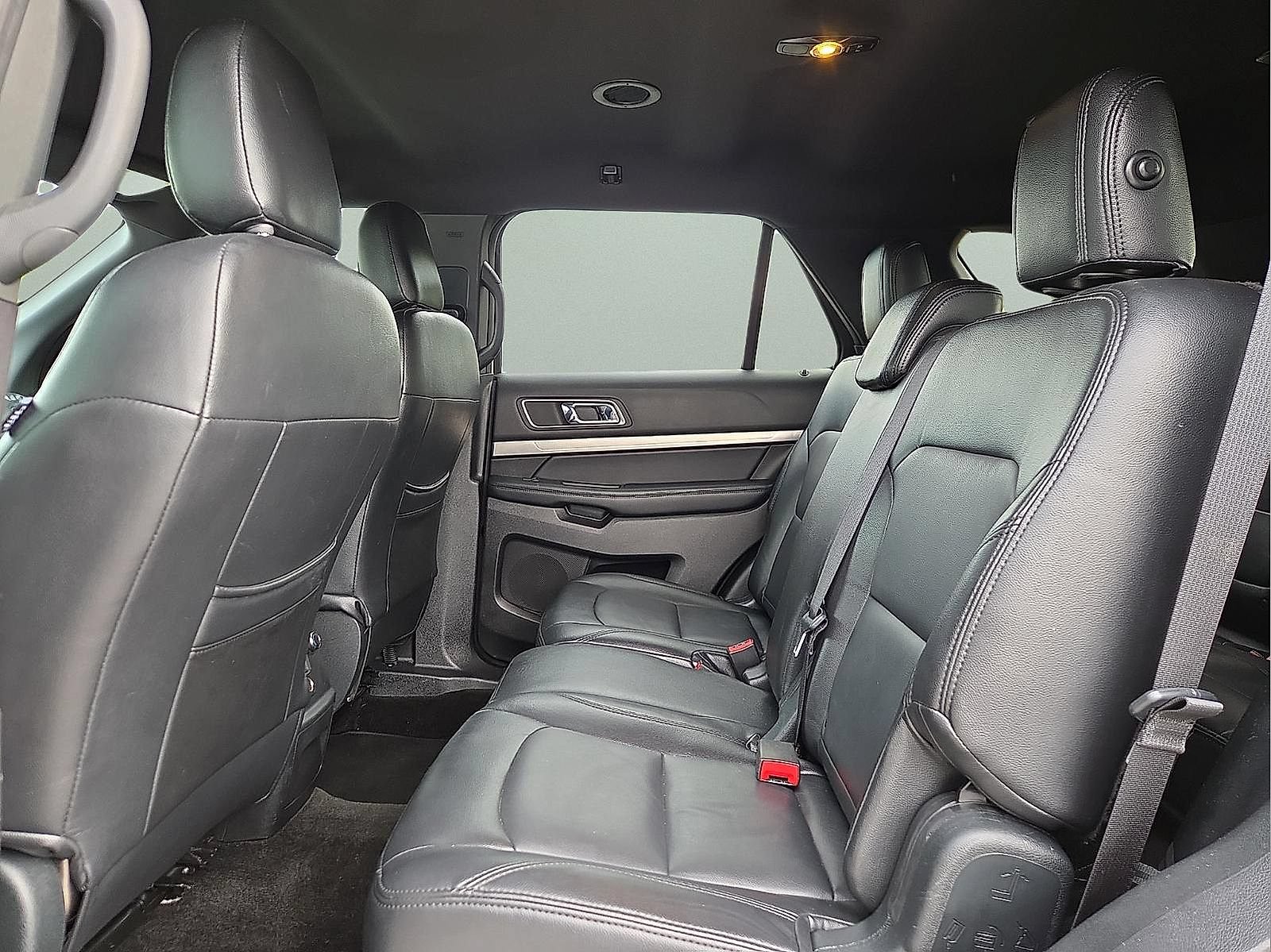 Used 2018 Ford Explorer XLT FWD image 11