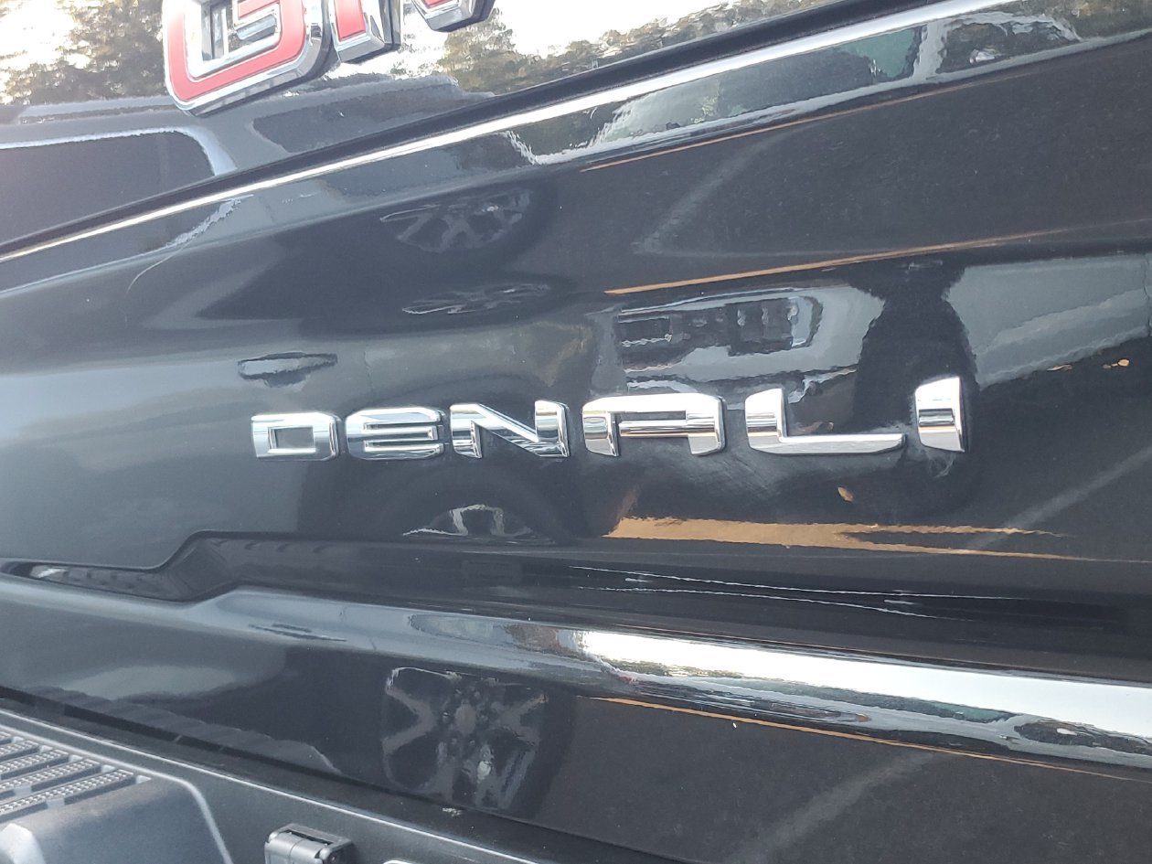 Used 2021 GMC Sierra 2500 Denali w/ Denali Black Diamond Edition AWD/4WD image 8