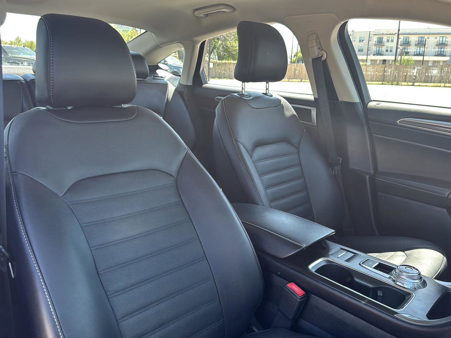 Used 2018 Ford Fusion SE image 30