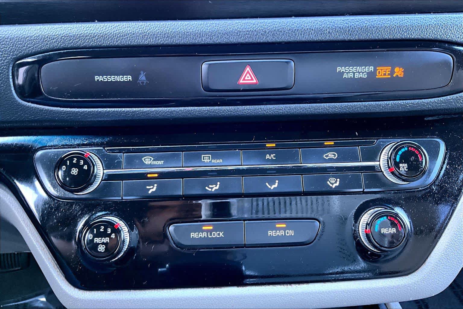 Used 2019 Kia Sedona LX FWD image 32