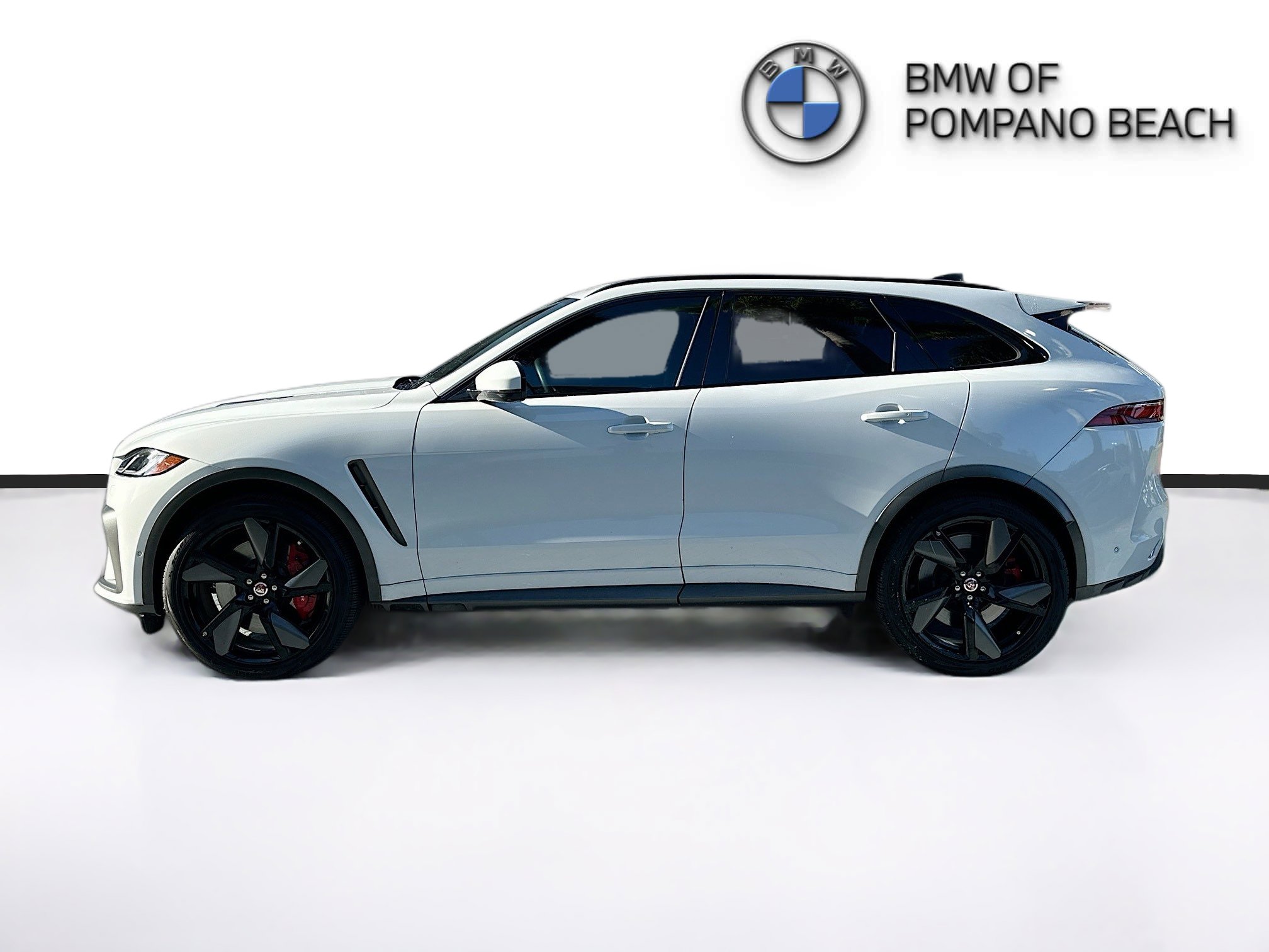 Used 2021 Jaguar F-PACE SVR image 4