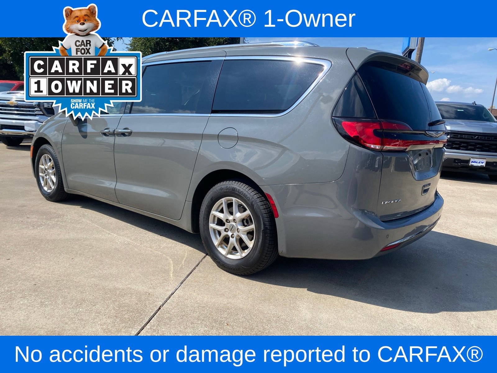 Used 2021 Chrysler Pacifica Touring-L FWD image 2