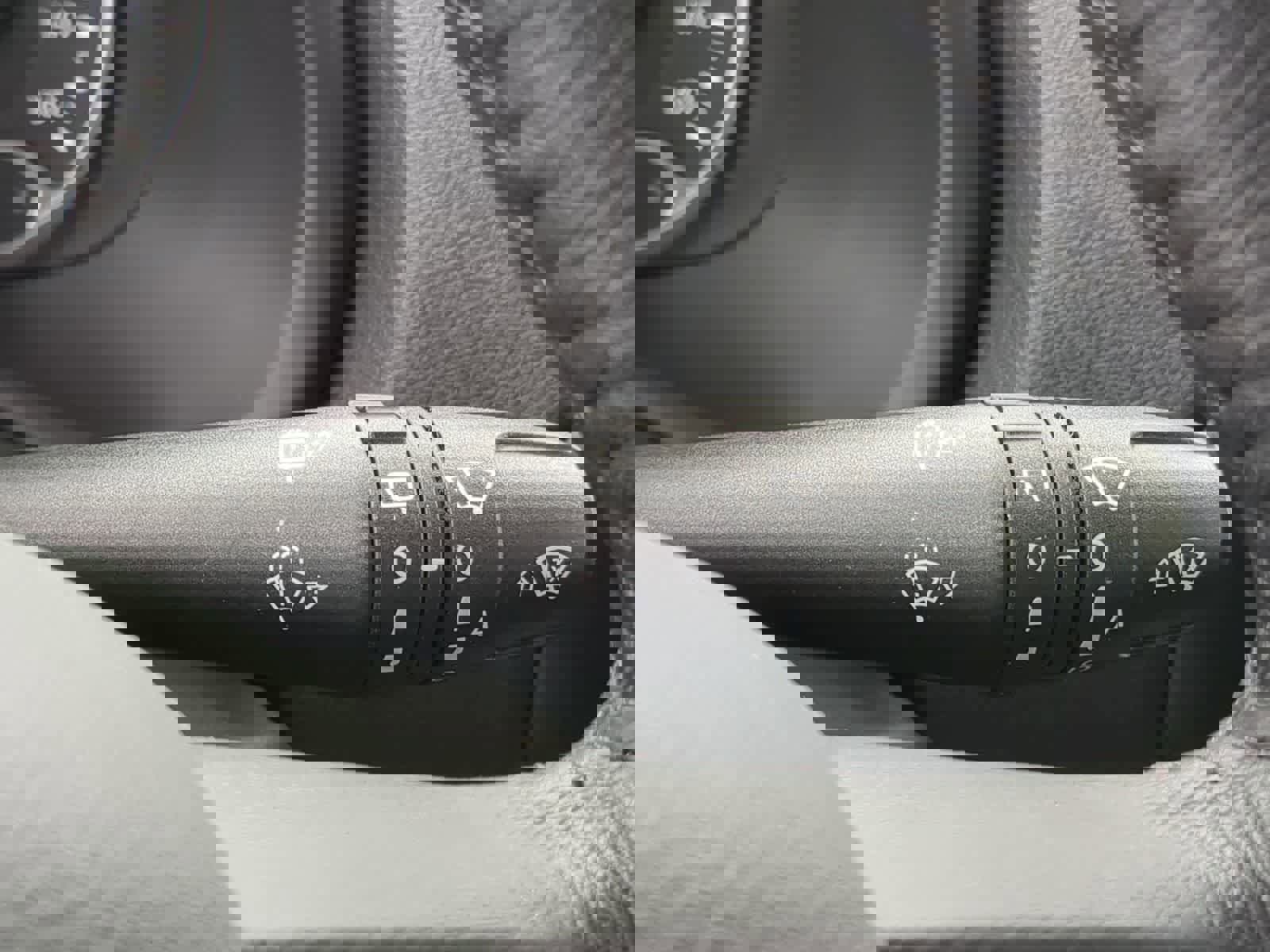 Used 2023 Jeep Renegade Limited image 32