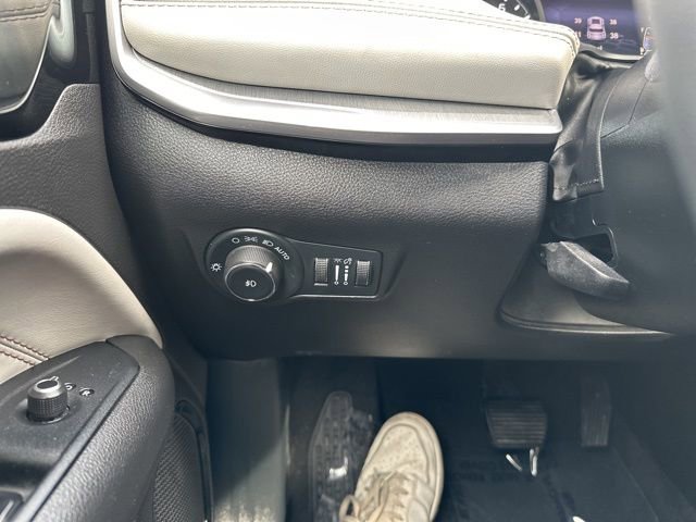 Used 2025 Jeep Compass Limited image 21