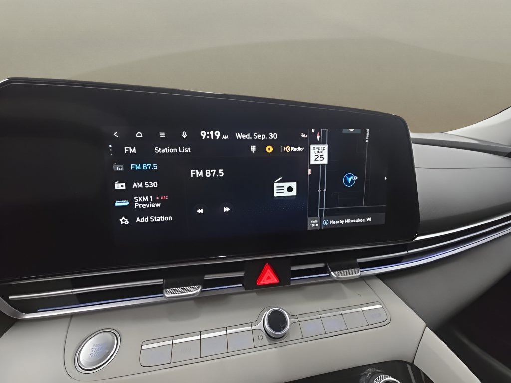 New 2026 Hyundai Elantra Limited FWD image 32