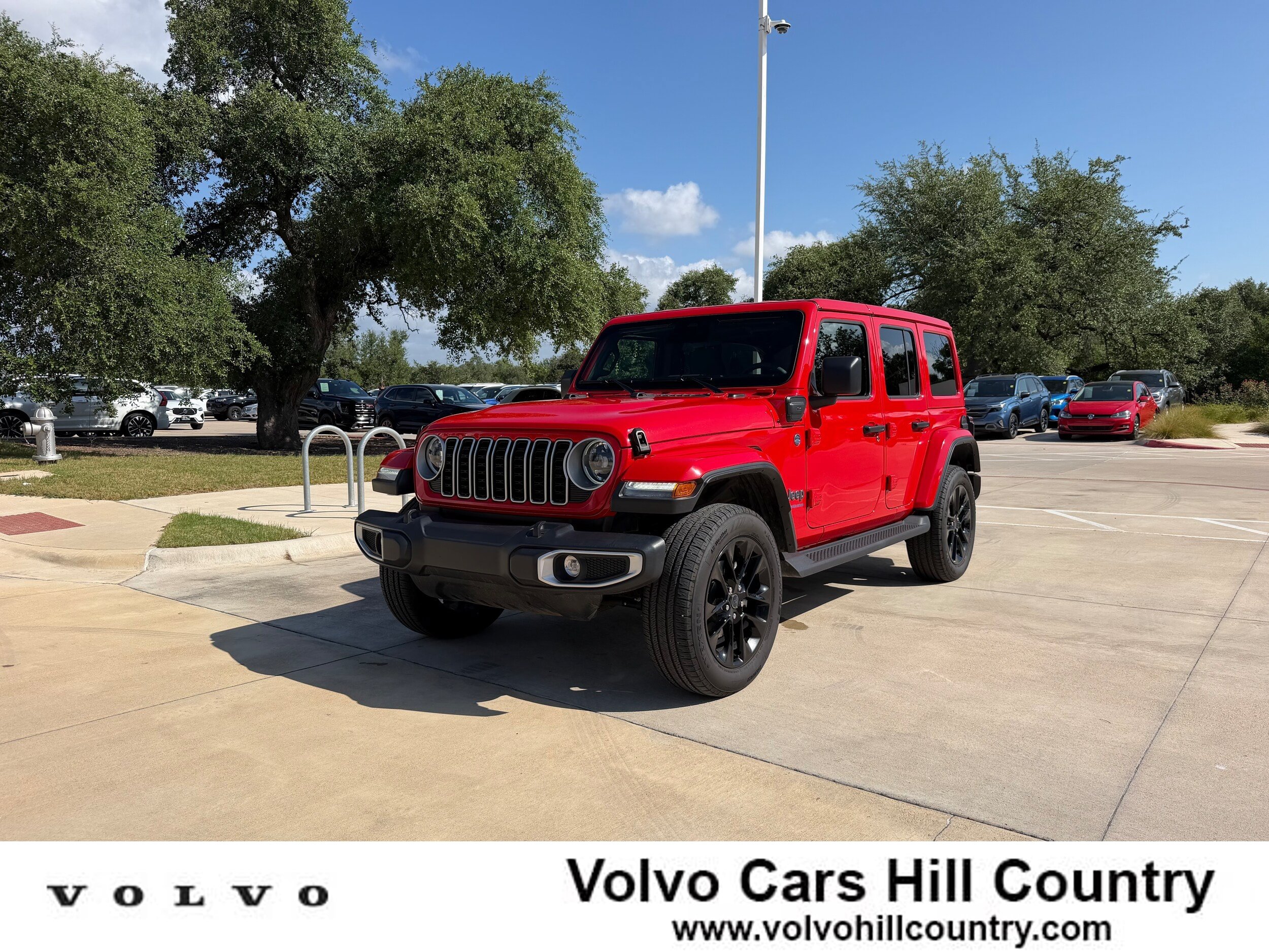 Used 2025 Jeep Wrangler Unlimited Sahara AWD/4WD image 1