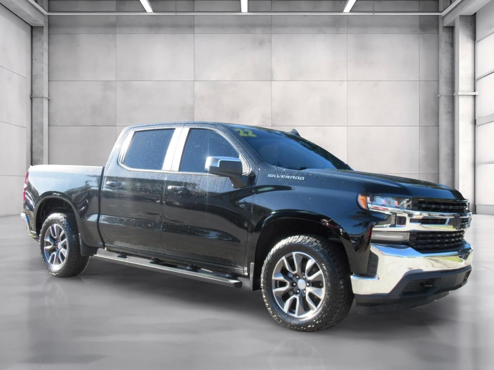 Used 2022 Chevrolet Silverado 1500 LT AWD/4WD image 1