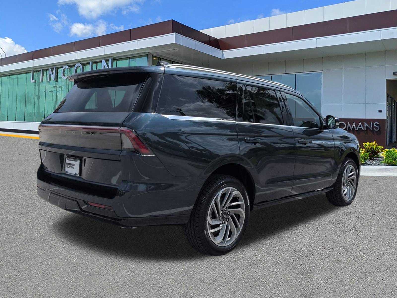 New 2026 Lincoln Navigator Reserve AWD/4WD image 4