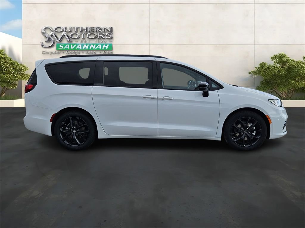 New 2026 Chrysler Pacifica Select w/ S Appearance Package FWD image 6