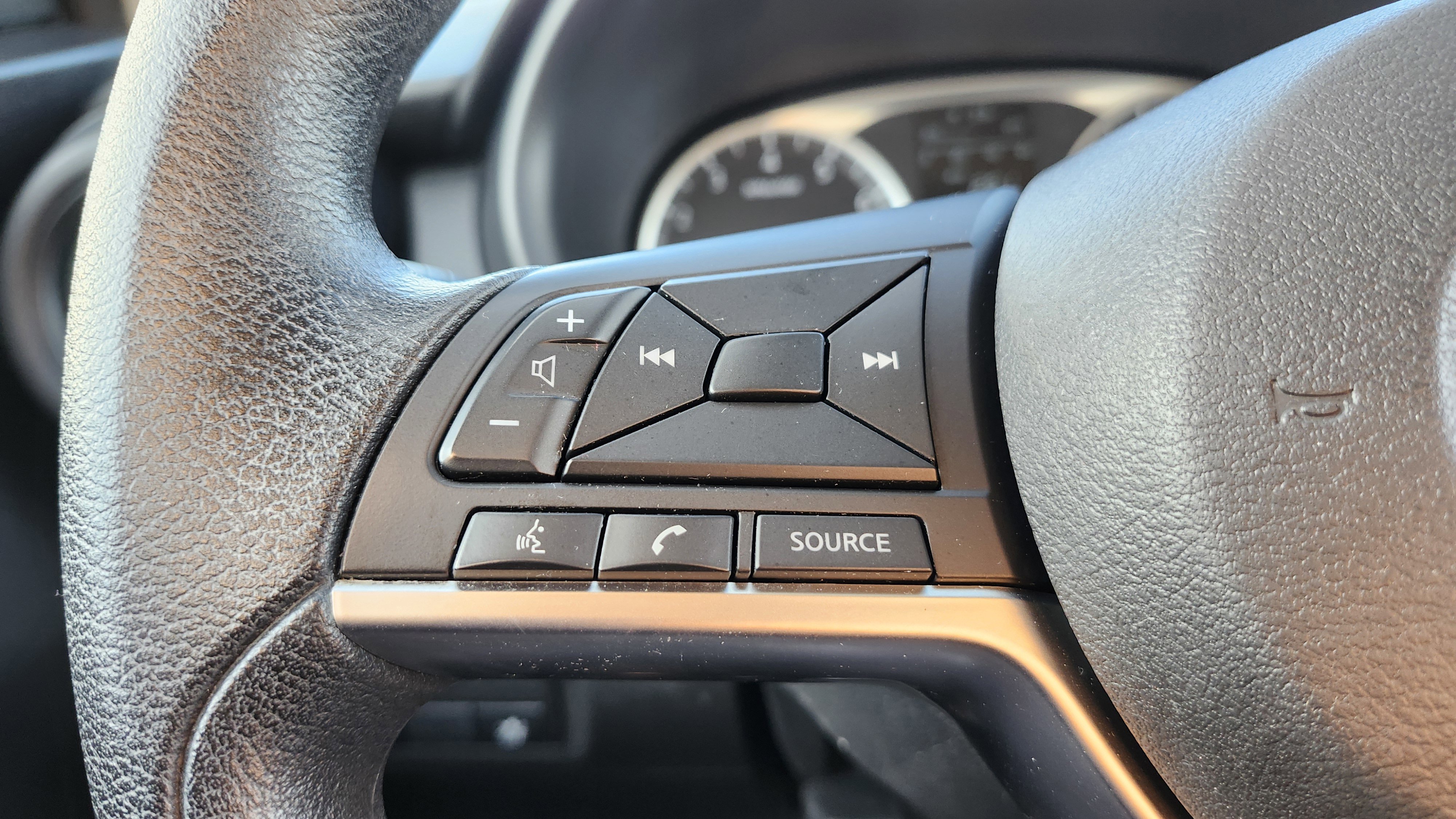 Used 2022 Nissan Kicks S image 32