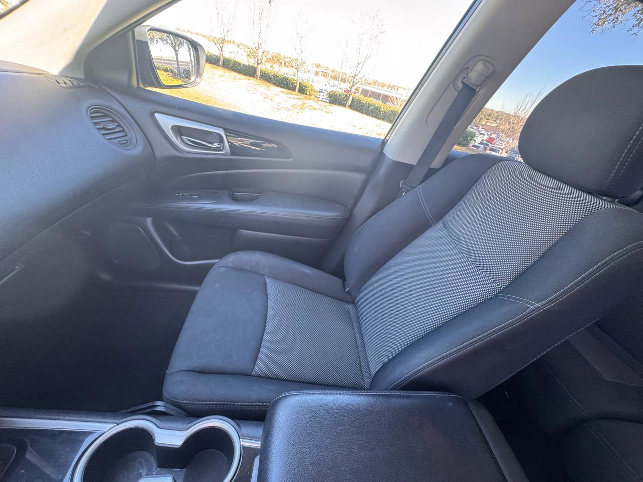 Used 2019 Nissan Pathfinder S image 25