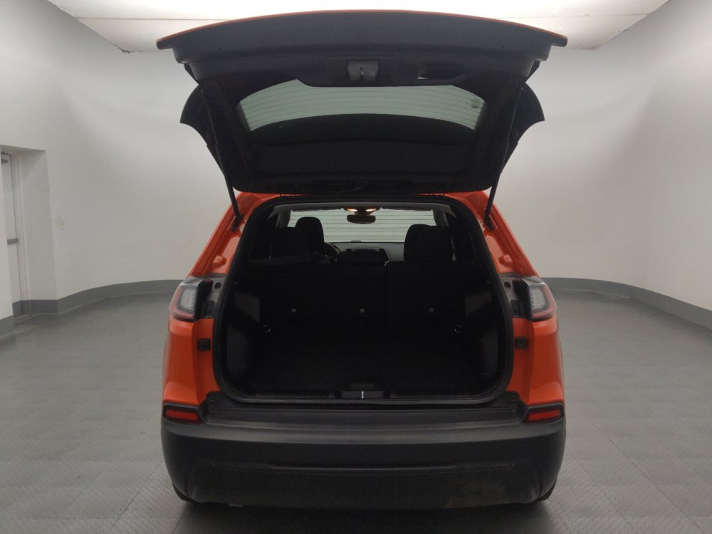 Used 2021 Jeep Cherokee Latitude FWD image 29