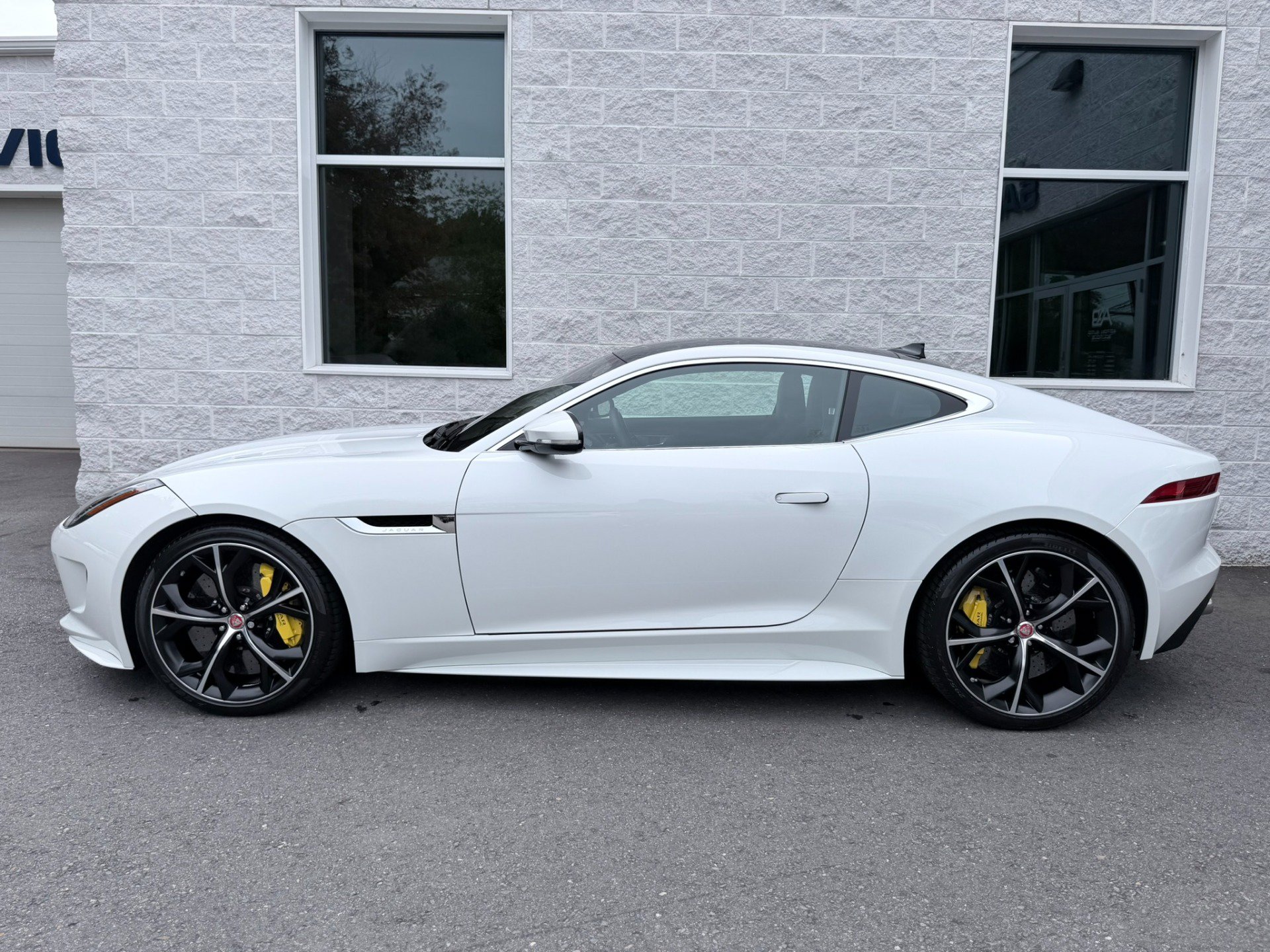 Used 2017 Jaguar F-TYPE R AWD/4WD image 4