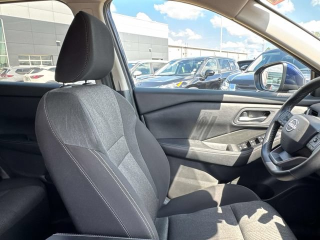 Used 2025 Nissan Rogue SV FWD image 15