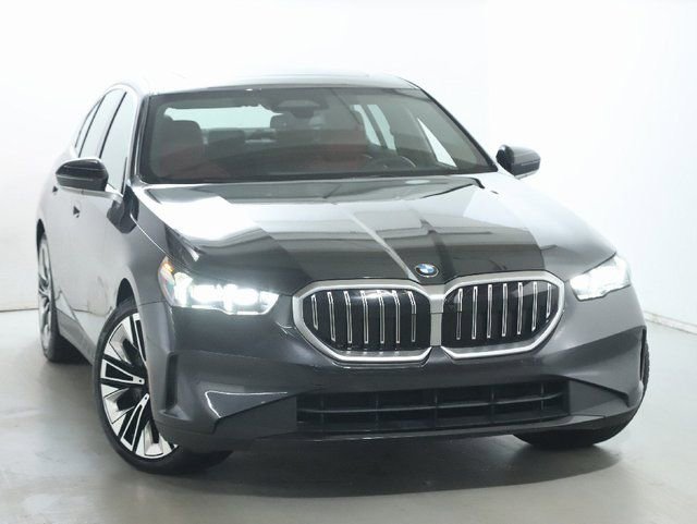 Used 2026 BMW 540i xDrive AWD/4WD image 2