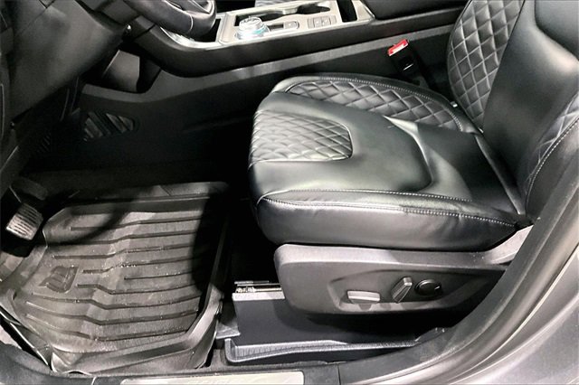 Used 2024 Ford Edge Titanium w/ Cold Weather Package image 19