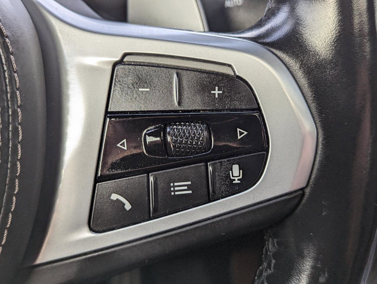 Used 2023 BMW X6 M50i w/ Executive Package image 17