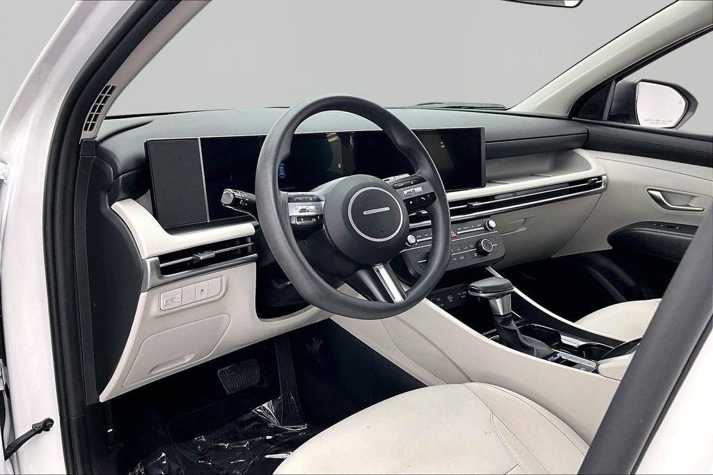 Used 2025 Hyundai Tucson SE image 14