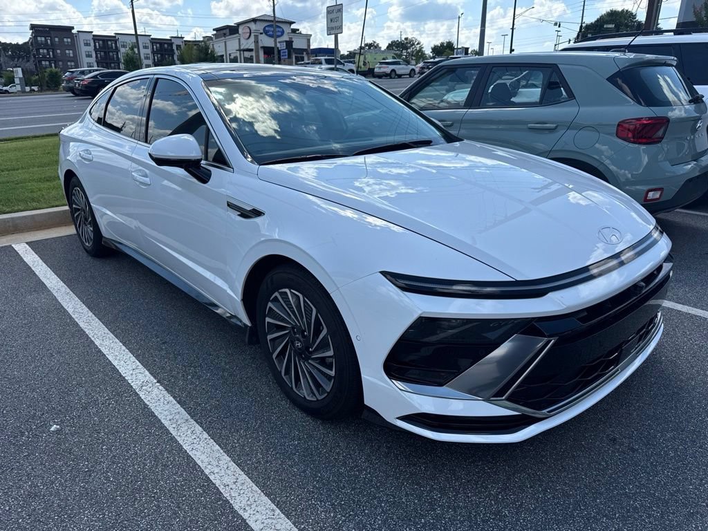 Certified 2025 Hyundai Sonata Limited FWD image 3