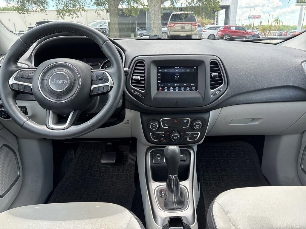 Used 2018 Jeep Compass Latitude w/ Popular Equipment Group FWD image 10