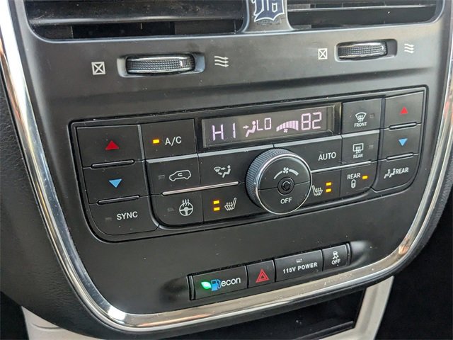 Used 2016 Chrysler Town & Country Touring w/ Driver Convenience Group image 20