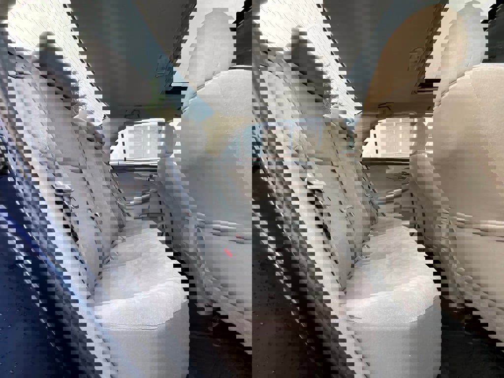 Used 2013 Toyota Corolla LE image 13