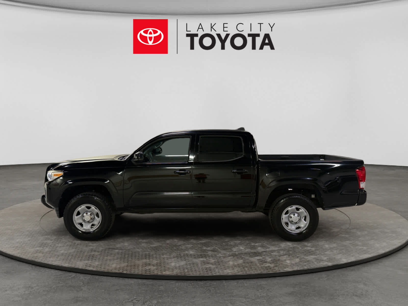 Used 2016 Toyota Tacoma SR RWD image 3
