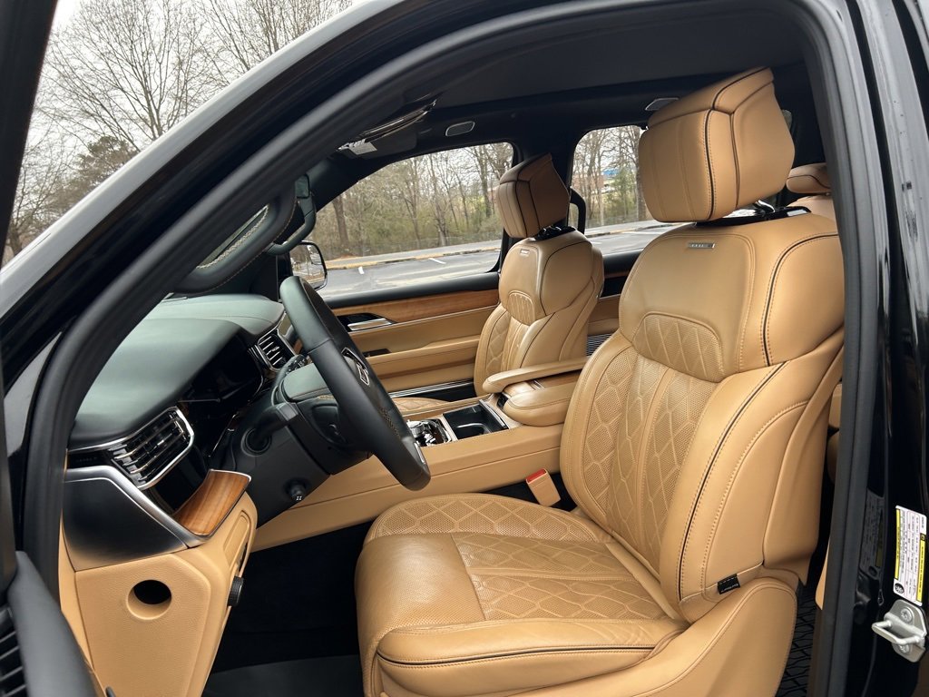 Used 2024 Jeep Grand Wagoneer Series III w/ HD Trailer Tow Package image 39