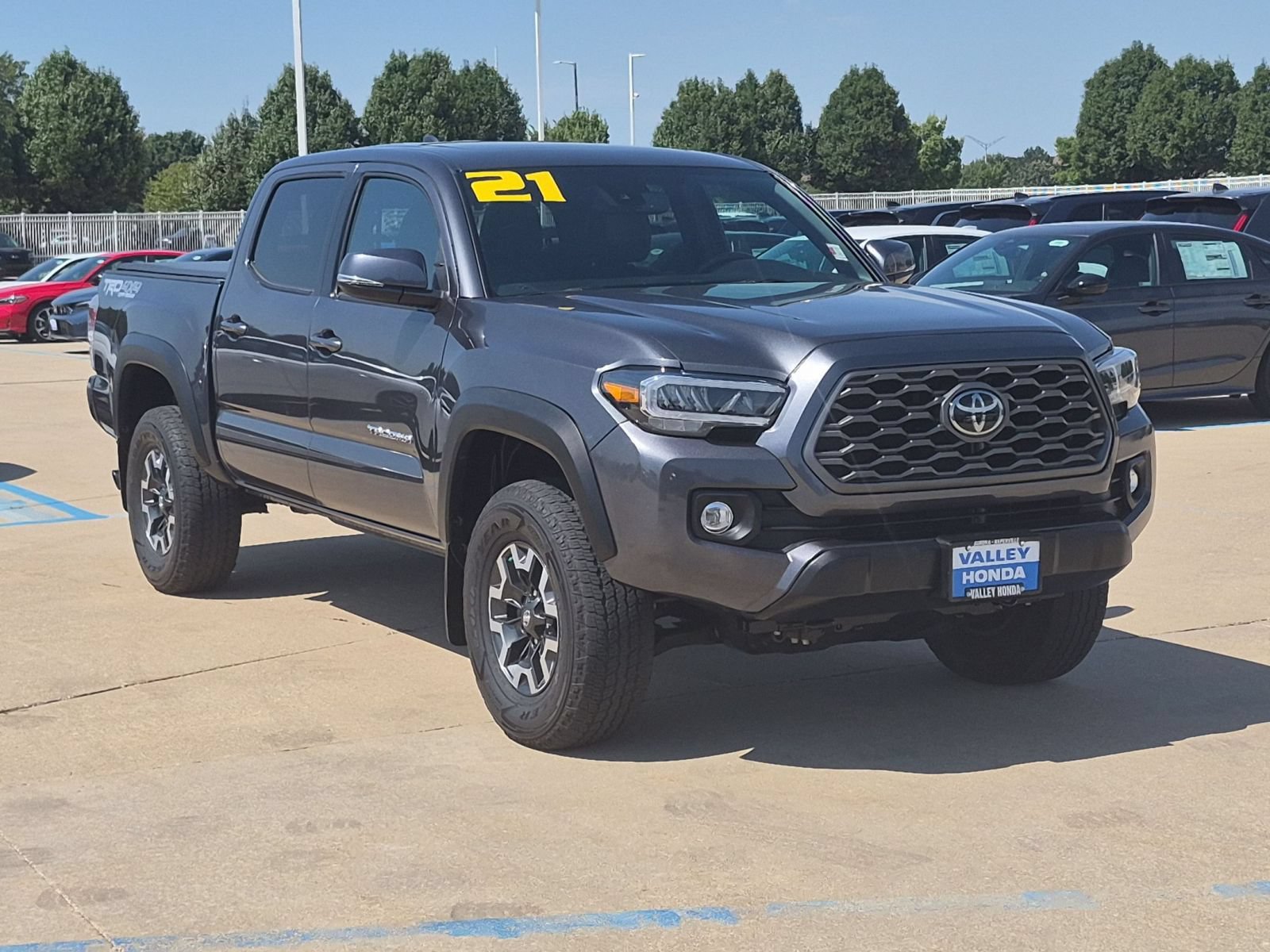 Used 2021 Toyota Tacoma TRD Off-Road w/ TRD Premium Off Road Package AWD/4WD image 4