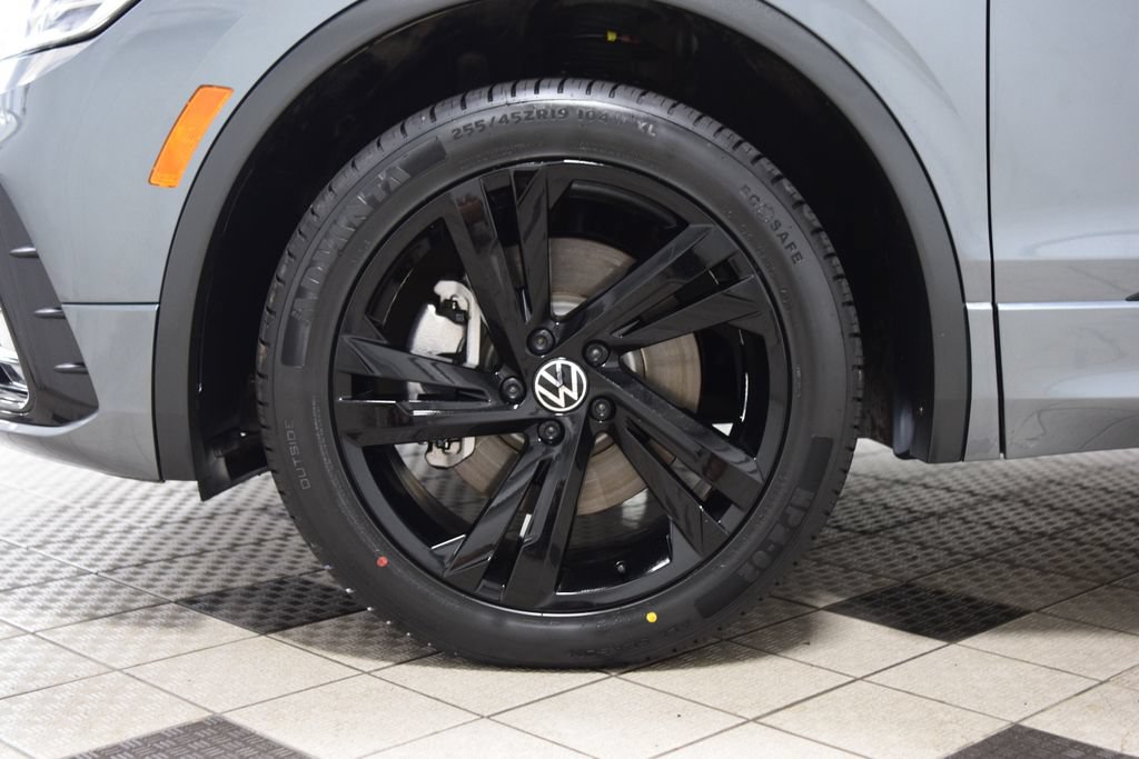 Used 2023 Volkswagen Tiguan SE R-Line AWD/4WD image 26