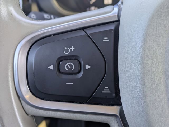 Used 2018 Volvo XC60 T6 Momentum w/ Convenience Package image 27