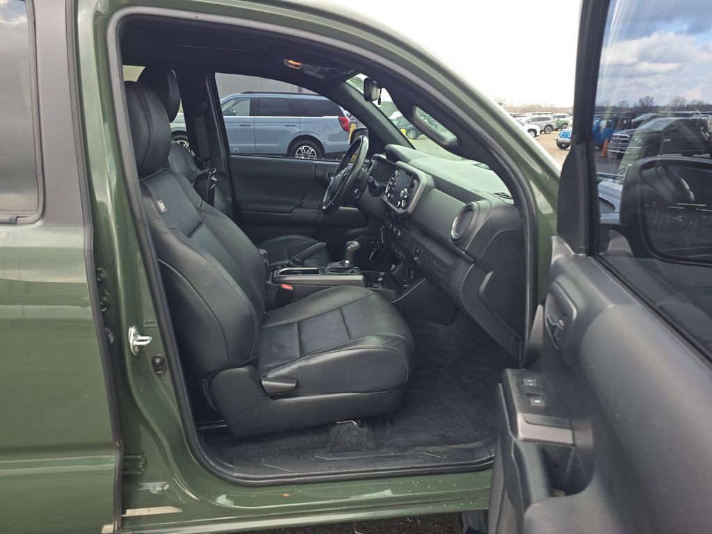 Used 2022 Toyota Tacoma TRD Off-Road w/ TRD Premium Off Road Package image 19