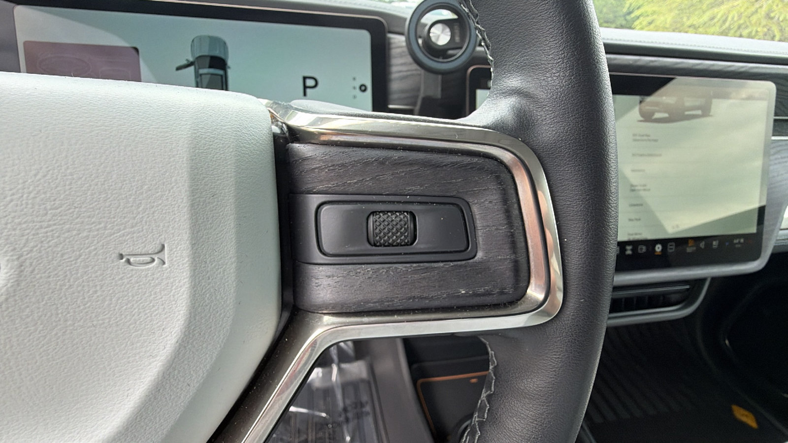 Used 2025 Rivian R1T Adventure AWD/4WD image 28