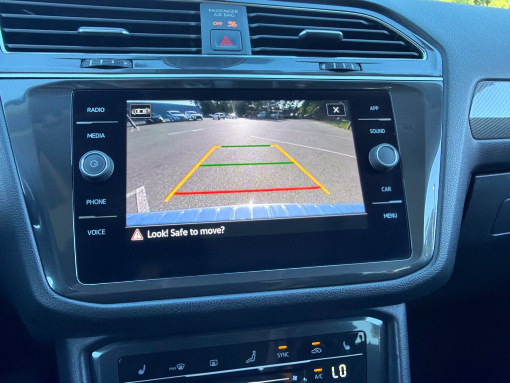 Used 2023 Volkswagen Tiguan SE w/ Panoramic Sunroof Package FWD image 11