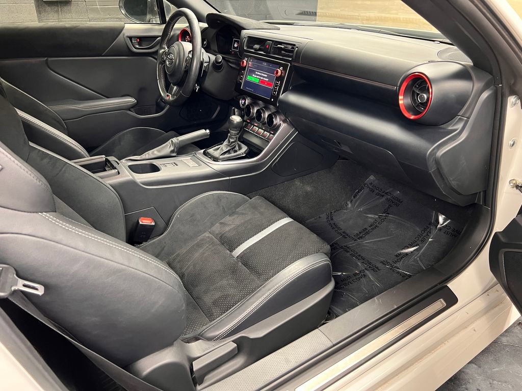 Used 2024 Toyota GR86 Premium RWD image 8