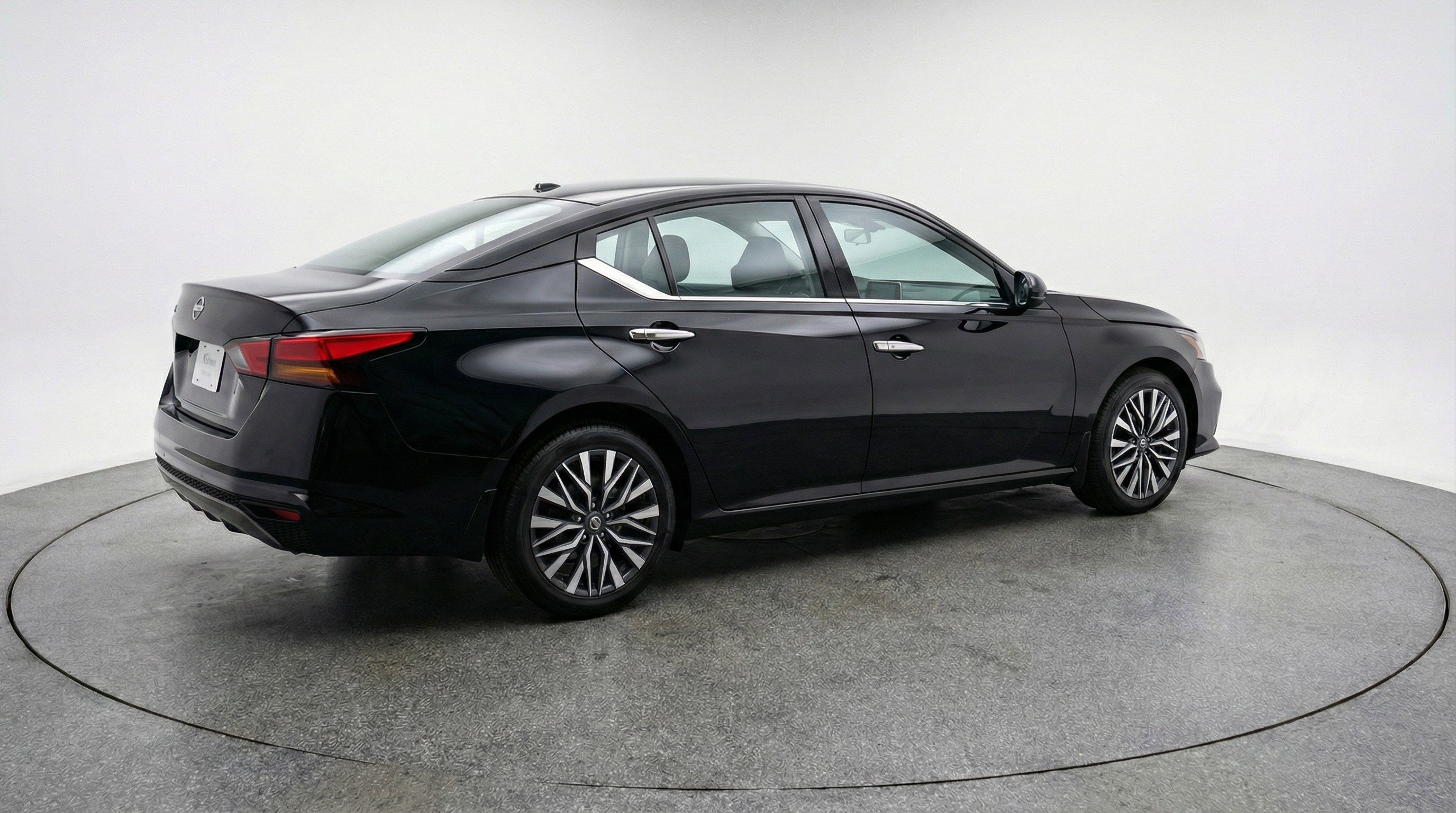 Used 2025 Nissan Altima 2.5 SV FWD image 9