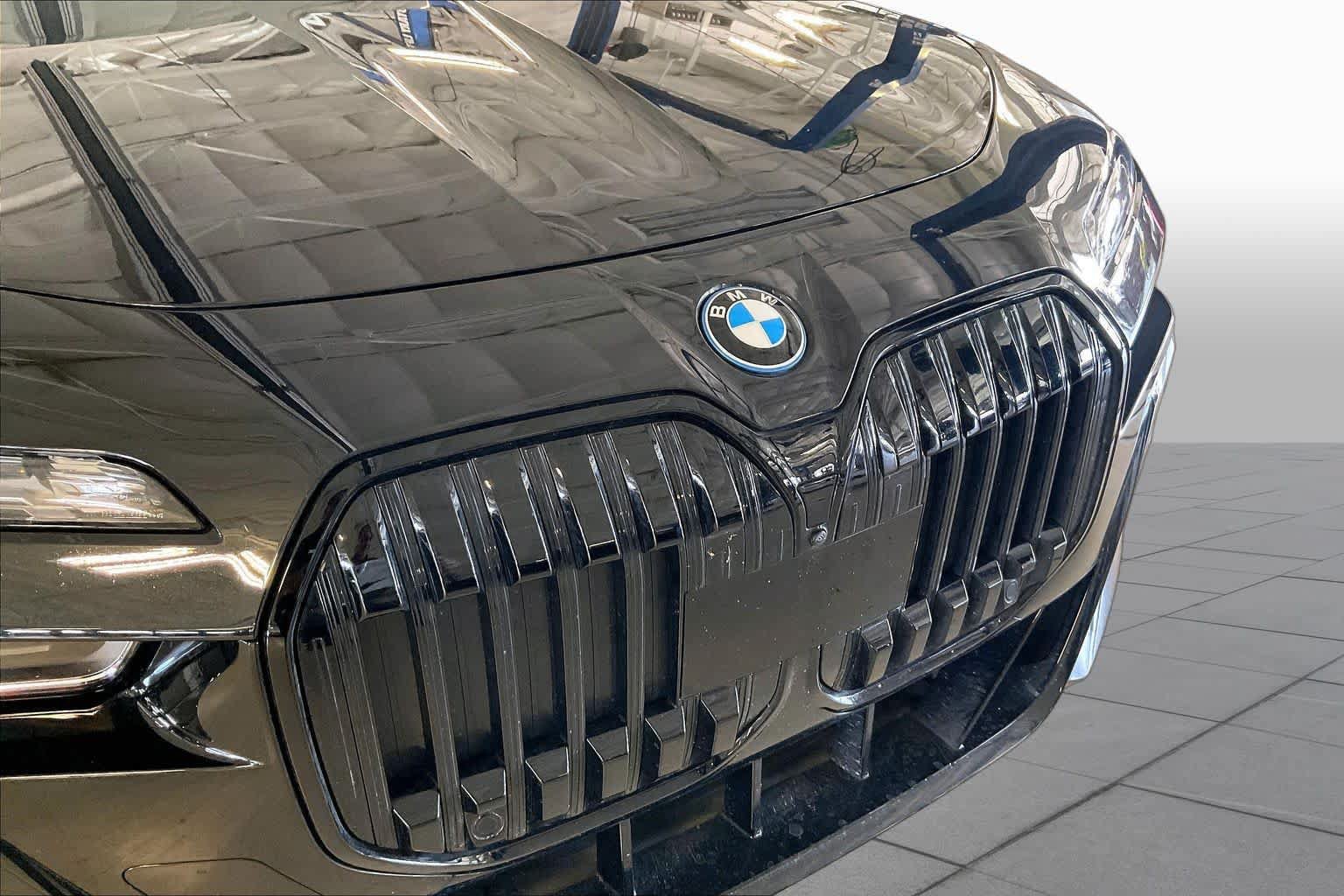 Used 2024 BMW i7 xDrive60 w/ Executive Package AWD/4WD image 29