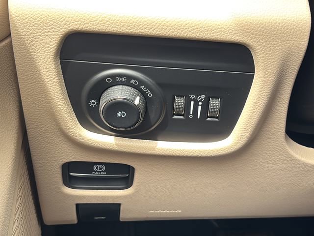 Certified 2023 Jeep Grand Cherokee L Limited image 28