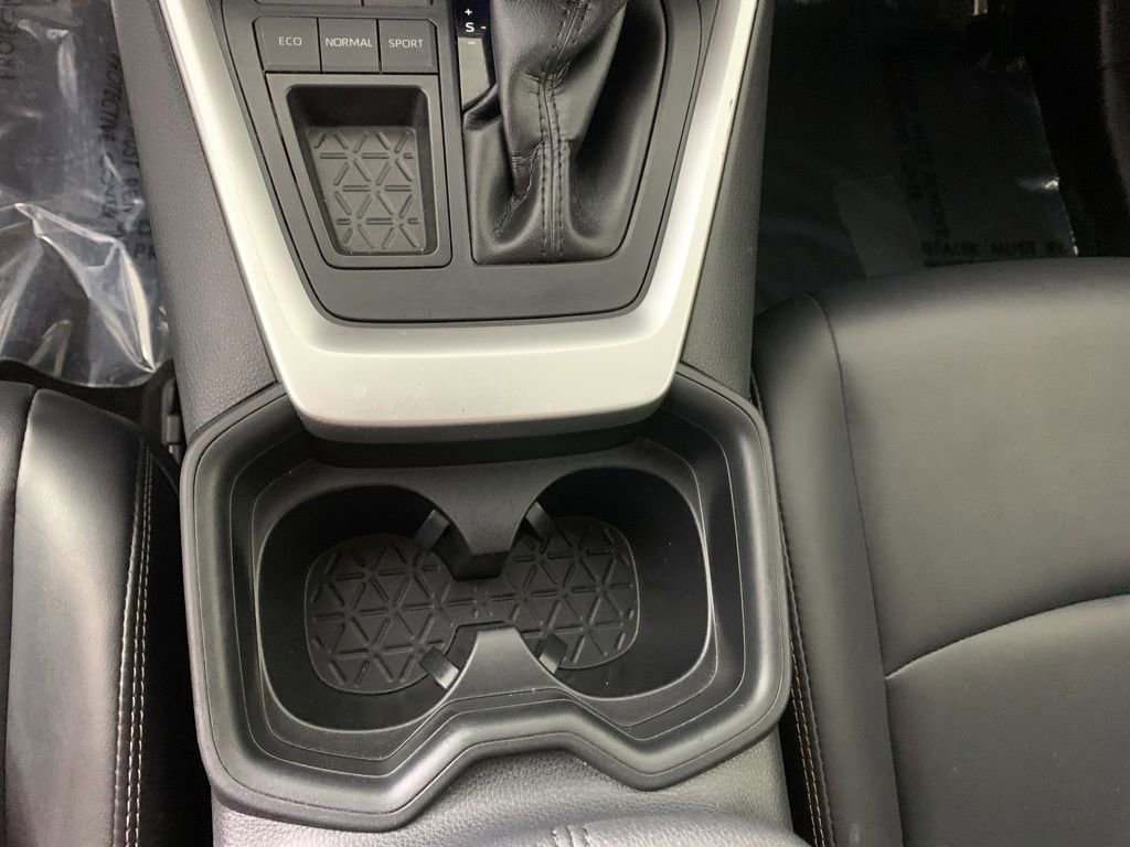Used 2020 Toyota RAV4 XLE Premium FWD image 25