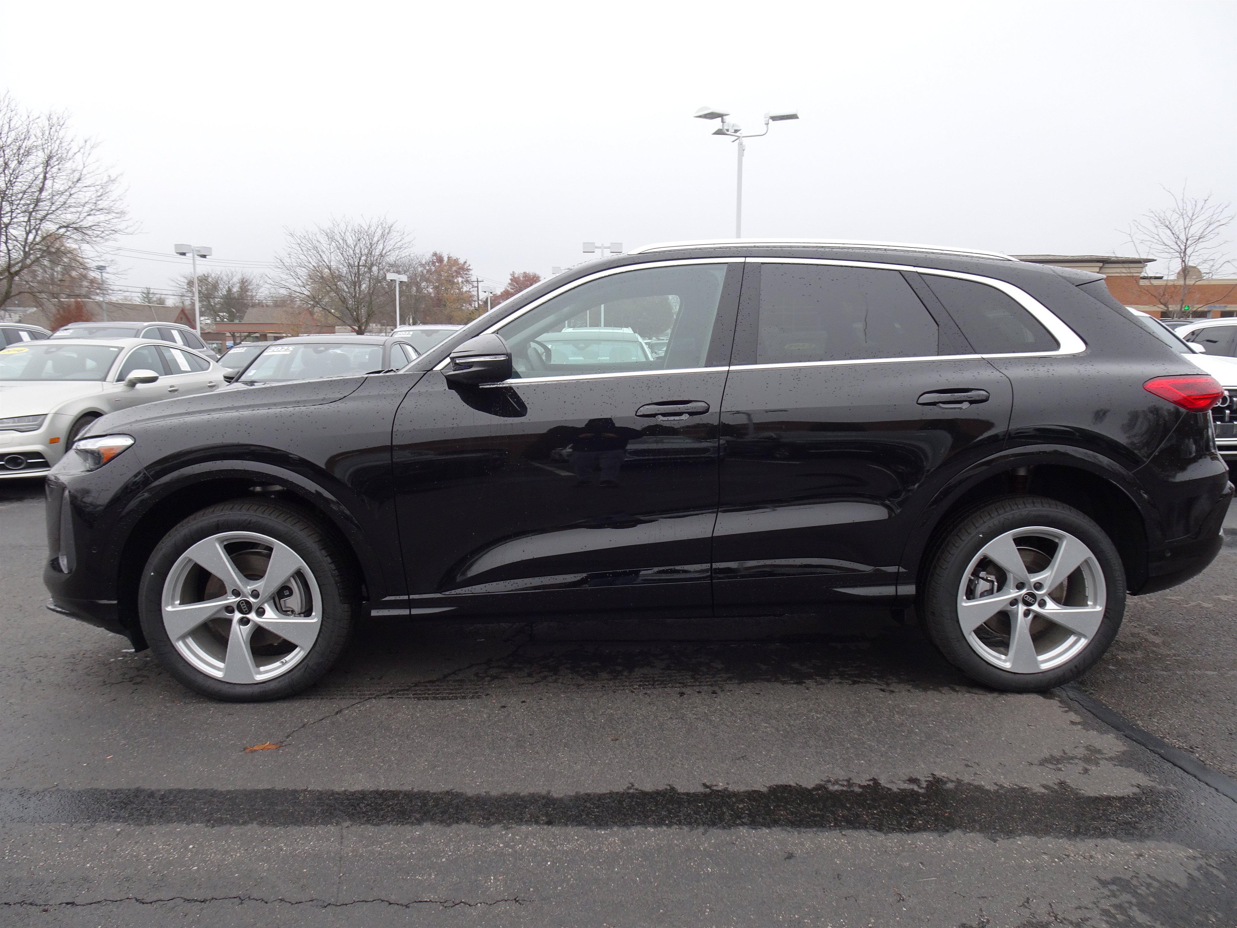 Certified 2025 Audi Q5 Premium w/ Premium Plus AWD/4WD image 2