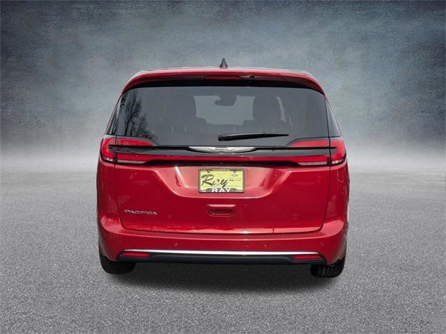 Certified 2024 Chrysler Pacifica Touring-L image 5