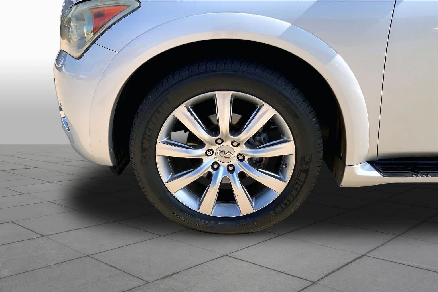 Used 2013 INFINITI QX56 4WD w/ Deluxe Touring Pkg image 11