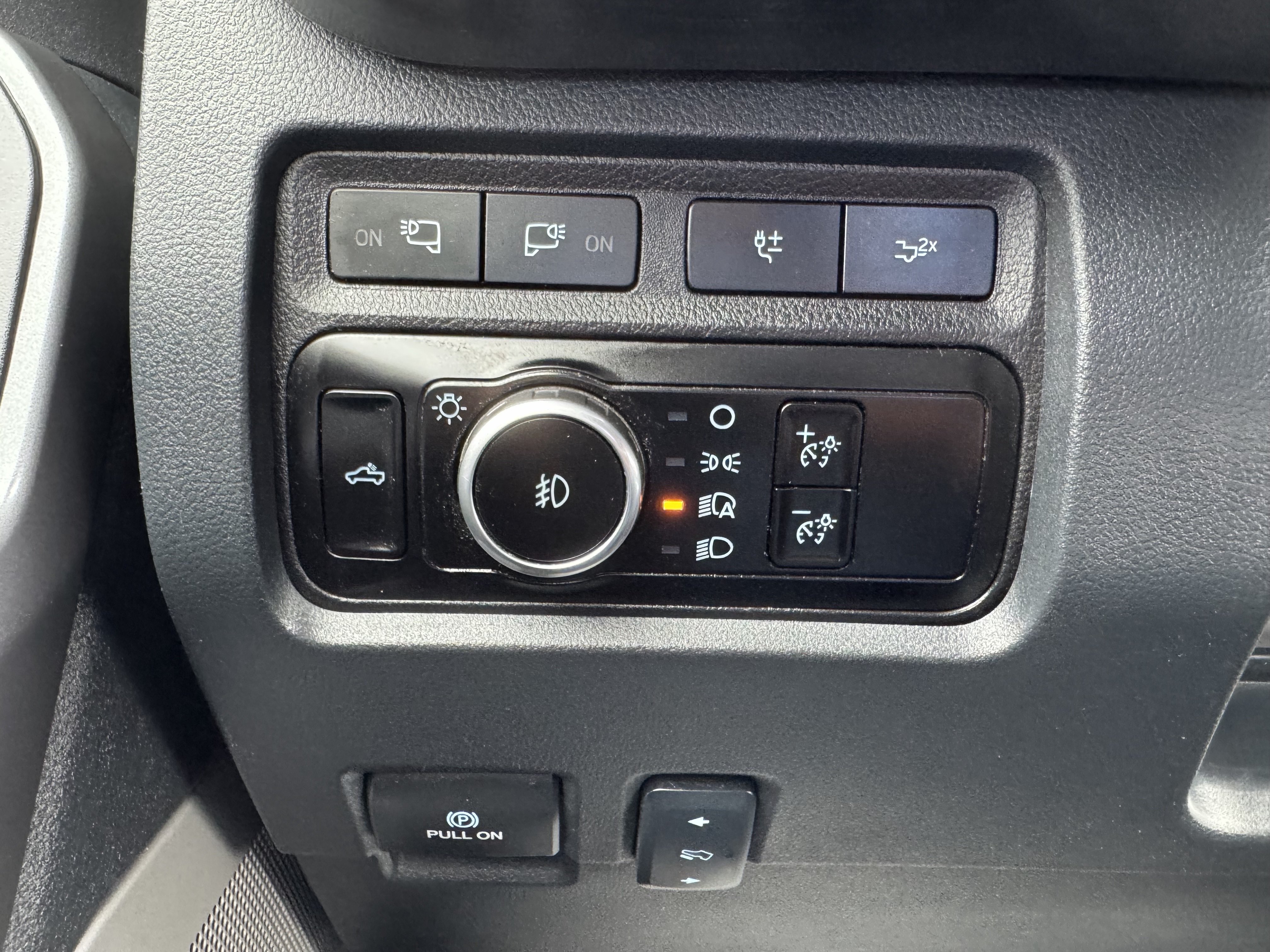Certified 2024 Ford F250 Lariat w/ Lariat Ultimate Package AWD/4WD image 17