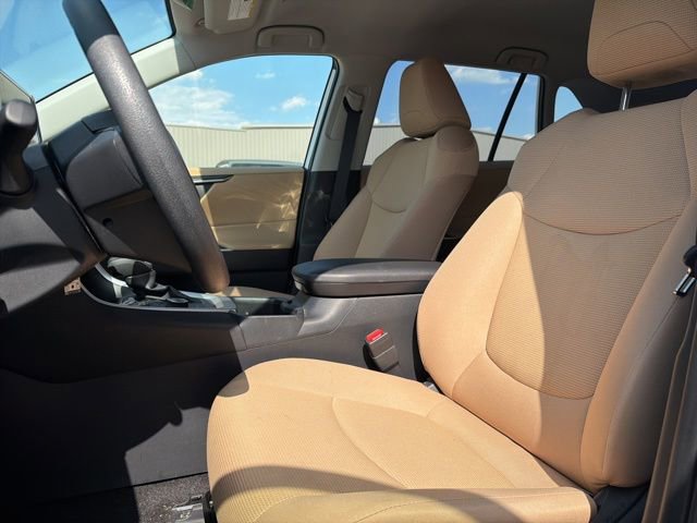 Used 2025 Toyota RAV4 LE AWD/4WD image 16
