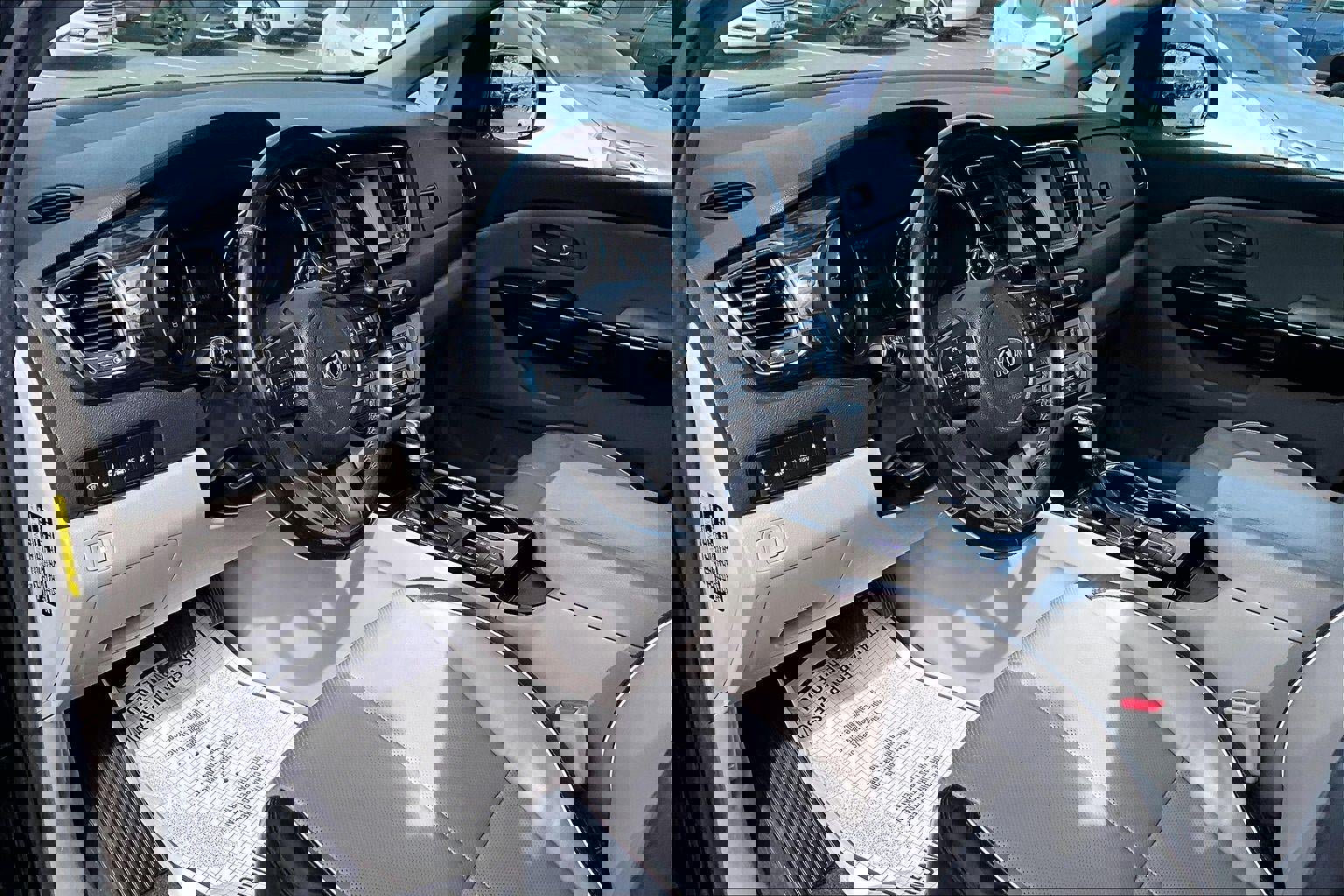 Used 2020 Kia Sedona SX image 10